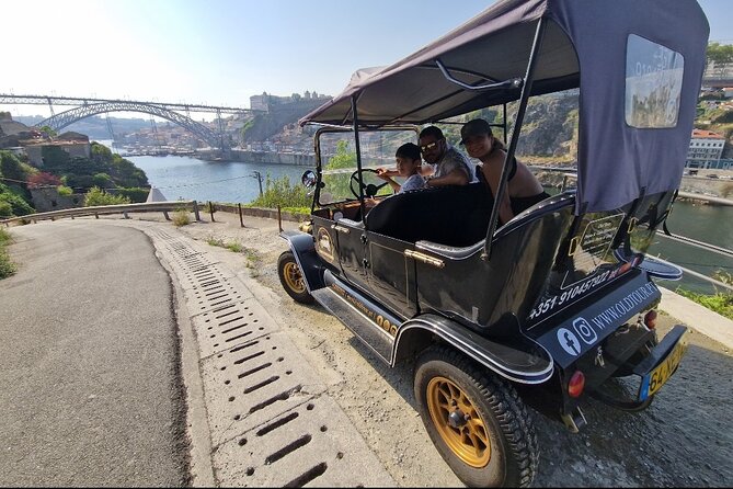 Porto: Private Tour to the Historic Center in a Classic Car - Forte de São João and Castelo do Queijo: two landmark stops for big angles