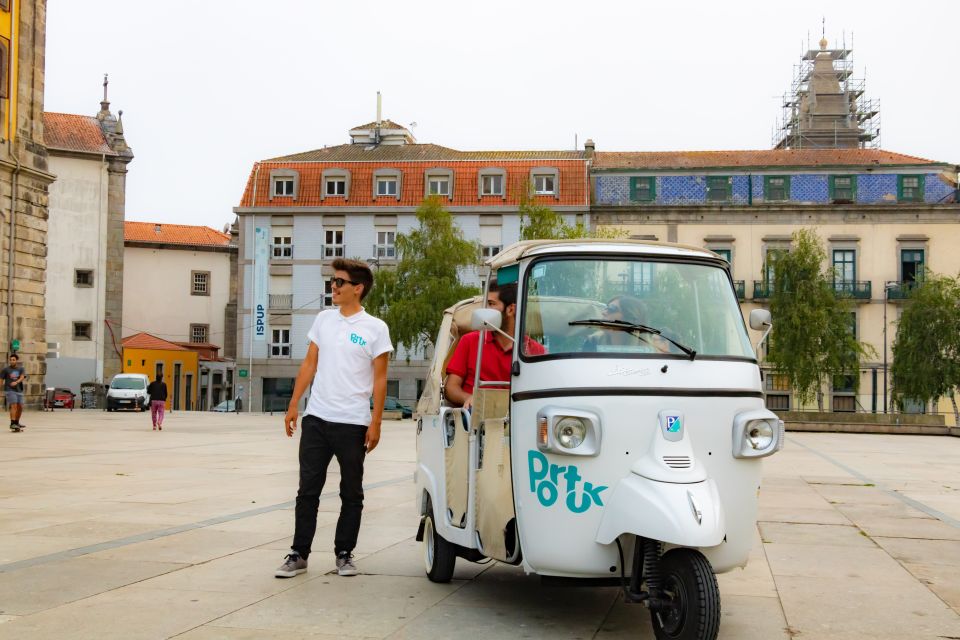 Porto: Private Tuk-Tuk Tour with Short Walks and Wine - Starting at Café Batalha, then getting your bearings fast