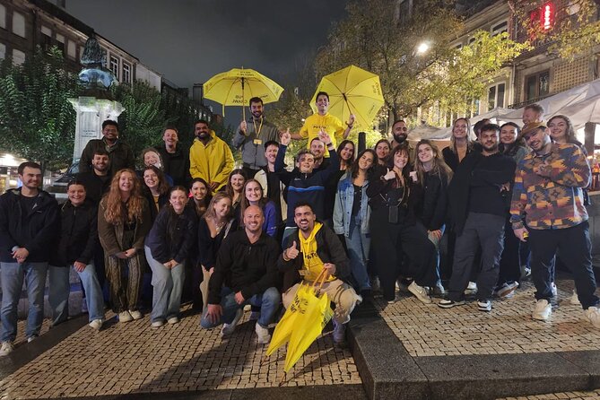 Porto Pubcrawl: 5h,7 Drinks,4 bars &Skip the line Club Entry - Stop 2: Largo de Alberto Pimentel and the ice-breaker phase