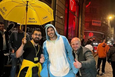 Porto Pubcrawl: 5h,7 Drinks,4 bars &Skip the line Club Entry - Stop 1: Fonte dos Leões and the quick kickoff