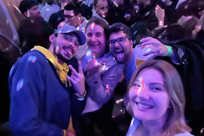Porto Pubcrawl: 5h,7 Drinks,4 bars &Skip the line Club Entry - Stop 3: Rua da Galeria de Paris for a warm-up toward the club