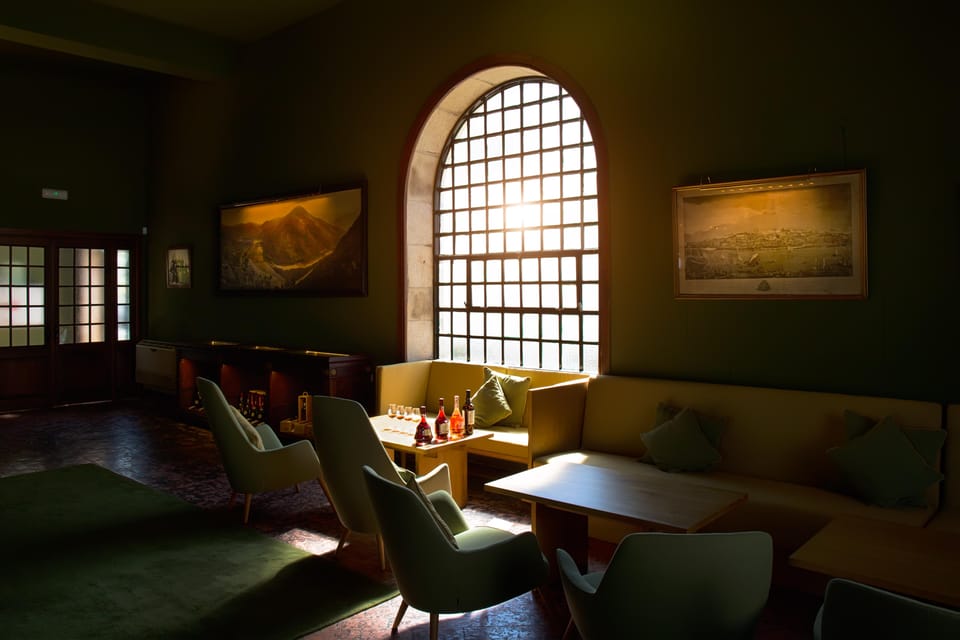 Porto: Royal Oporto Tour na Real Companhia Velha - Inside the Aging Rooms: Wooden Casks, Vats, and Quiet Lessons