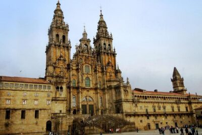 Porto: Santiago de Compostela and Valença do Minho Day Trip - UNESCO old town time: lunch and wandering without a tight leash
