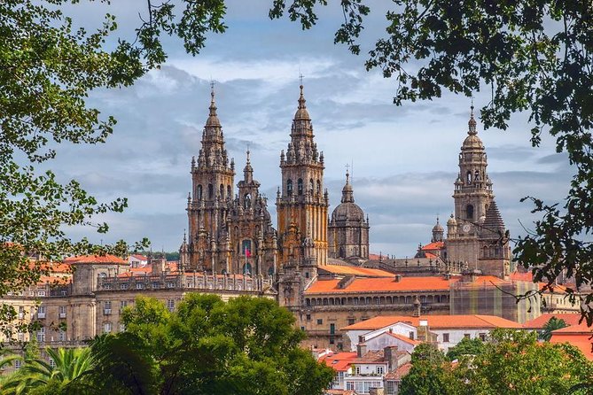 Porto: Santiago de Compostela and Valença do Minho Day Trip - Comfort, timing, and small tips that make a big difference