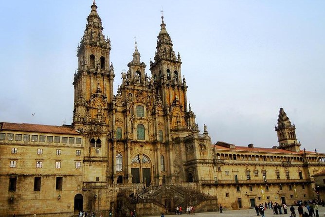 Porto: Santiago de Compostela and Valença do Minho Day Trip - UNESCO old town time: lunch and wandering without a tight leash