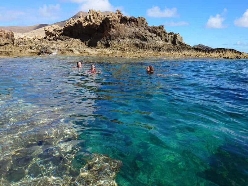 Porto Santo: Island Highlights 4x4 Tour with Hotel Transfers - Lunch time at a local restaurant: a break that doesn’t feel rushed