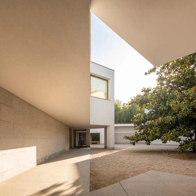 Porto: Serralves Foundation All Access Pass - Serralves Villa: Art Deco rooms with famous design names