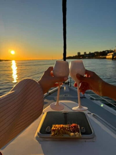 Porto shared Thullium Sailboat, enjoy magic sunset&open sail - Getting started at Douro Marina and settling on the Hunter 356