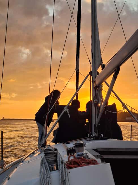 Porto shared Thullium Sailboat, enjoy magic sunset&open sail - The crew: local storytelling, photo help, and a relaxed pace