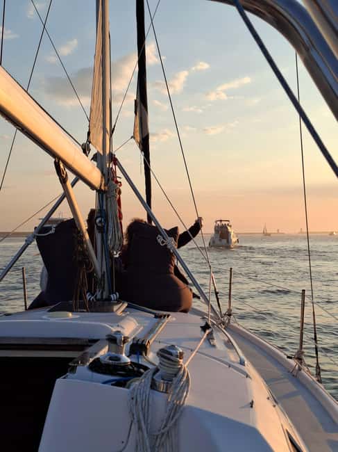 Porto shared Thullium Sailboat, enjoy magic sunset&open sail - Price and value: is $42 a good deal for this kind of sail?