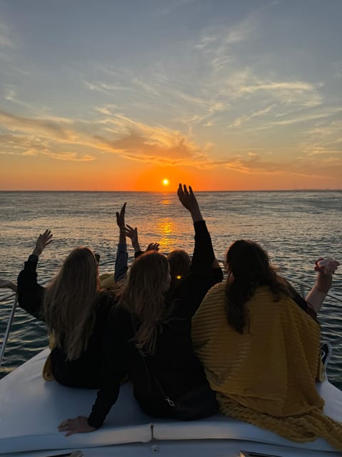 Porto: Small-Group Douro River Sunset Cruise with Drink - Why this 2-hour golden hour window matters