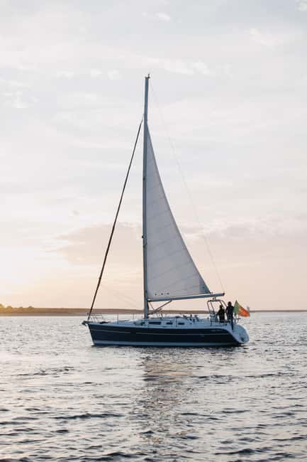 Porto: Sunset Cruise with Welcome Drink in a Sailboat - Calitor sailboat reality check: where you’ll want to sit