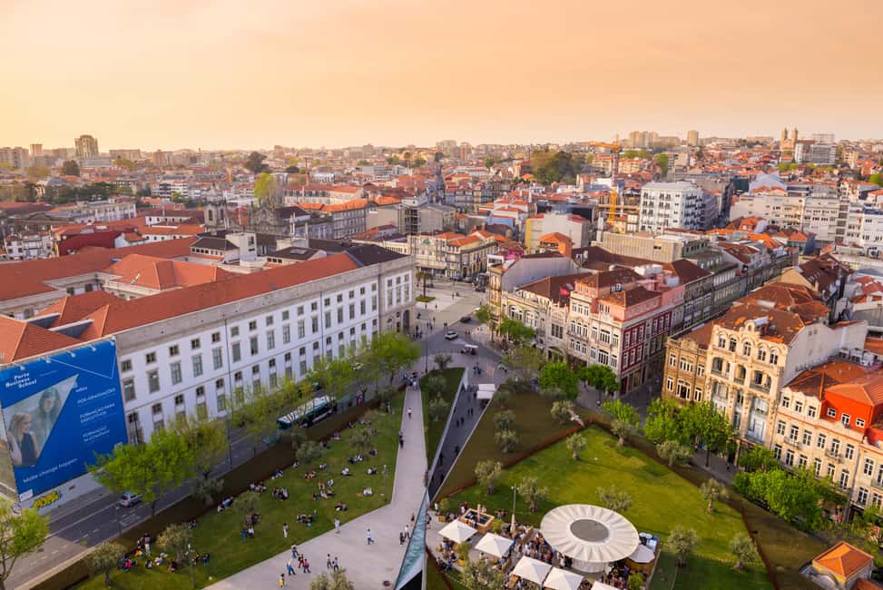 Porto: Sunset Walking Tour with Port Wine and Views - São Bento tiles: the fast way to see Porto’s signature art