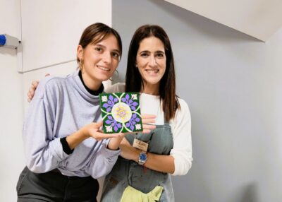 Porto: Tile Painting and Cocktails in Downtown Porto - Cocktails, Calm Music, and a Room Where You Can Relax