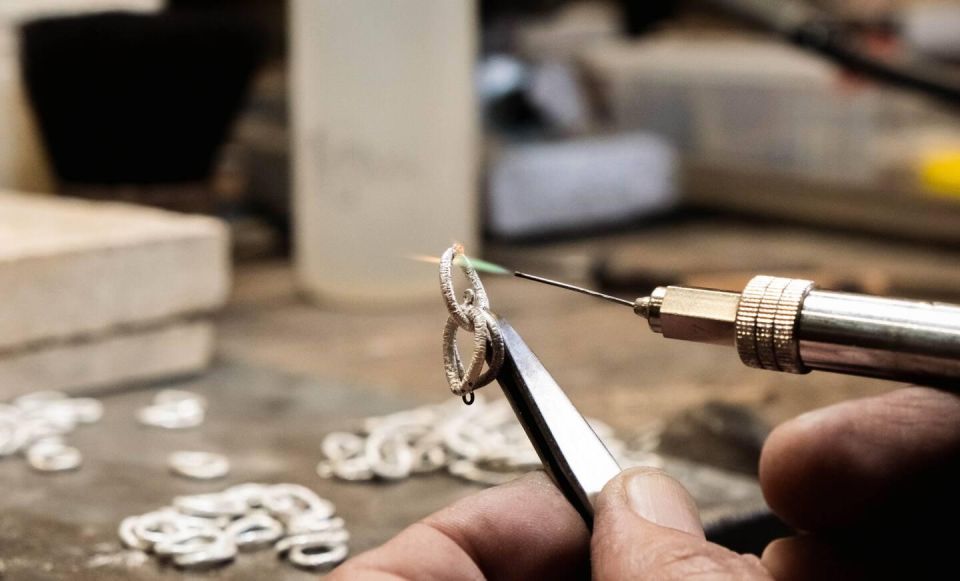 Porto: Tour to the world of silver in a century-old workshop - Key things to know