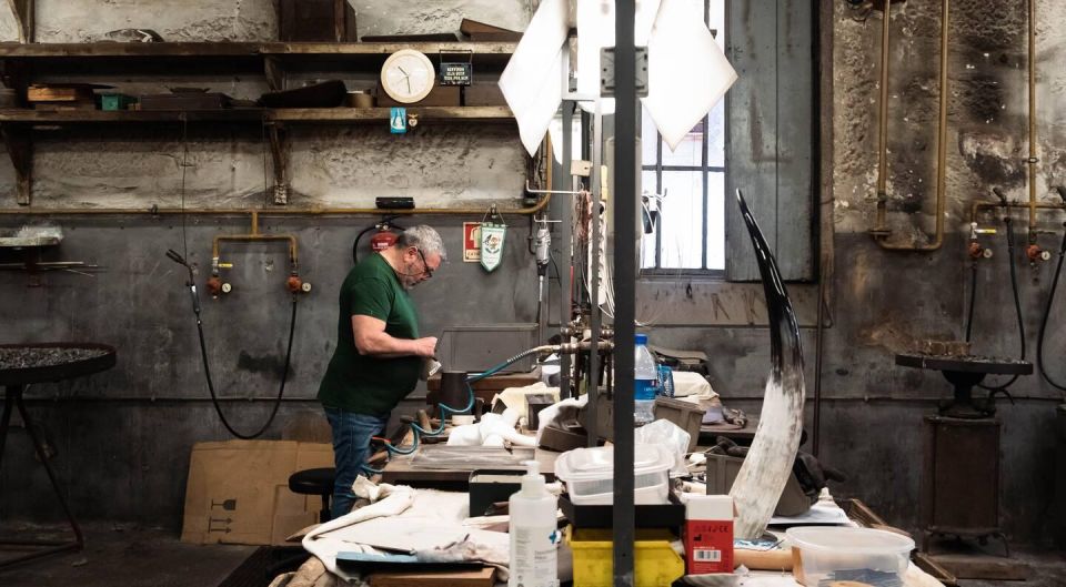 Porto: Tour to the world of silver in a century-old workshop - The showroom experience: three rooms that make silver feel real