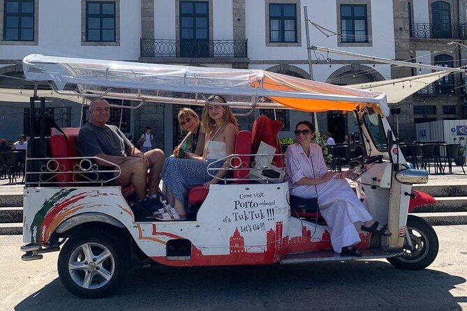 Porto: tuk tuk adventure tours old town 1h - São Bento, Aliados Avenue, and a guided stroll in the Jewish quarter