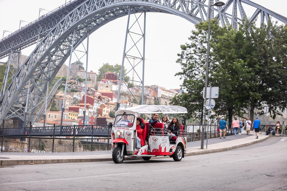 Porto: Tuk tuk Tours with Port Wine Tasting - Private group value: up to 3 people, your own pace