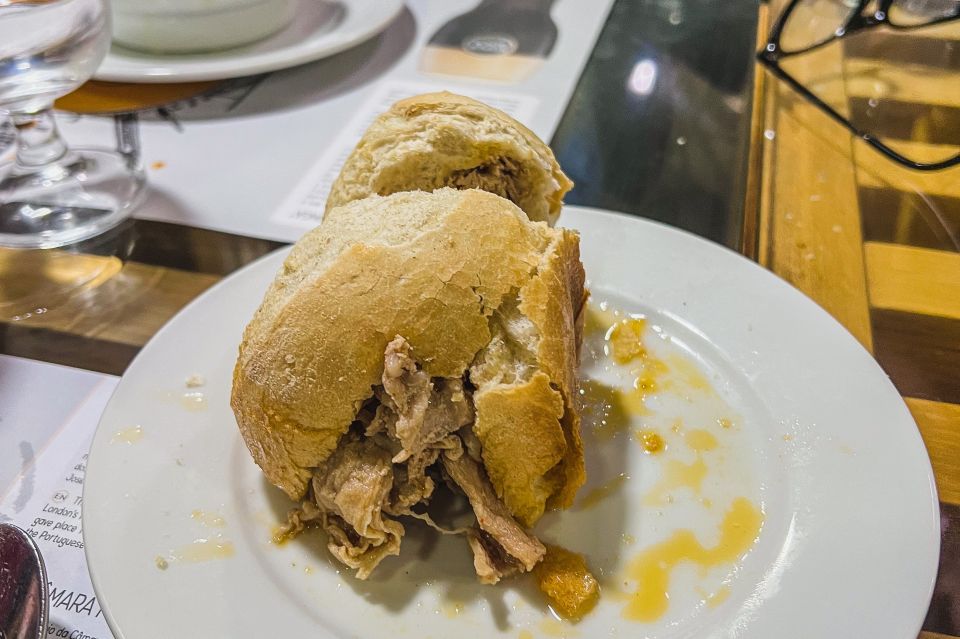 Porto: Walking Dinner Tour with Family-Owned Restaurants - Bar Cândido dos Reis: stepping into a 1920s mood