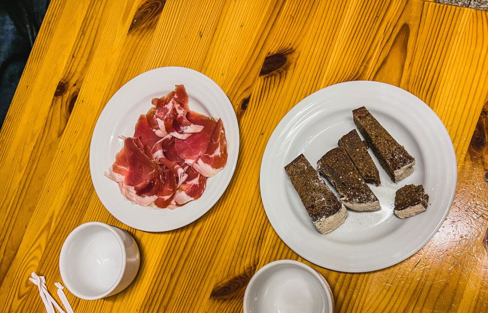 Porto: Walking Dinner Tour with Family-Owned Restaurants - The 4-course traditional dinner: what you’ll actually taste