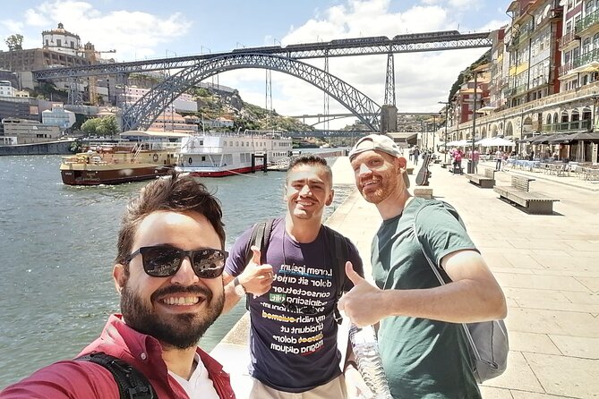 Porto Walking Tour - The Perfect Introduction to the City - From Fonte dos Leões to Praça de Gomes Teixeira: Porto’s “welcome” stretch