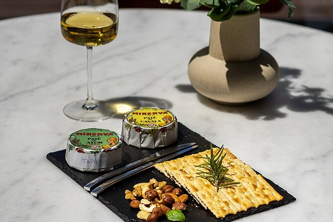 Porto Wine Tasting Experience with Portuguese Tapas Plate - How the tapas pairing works with Portuguese cured ham and cheese