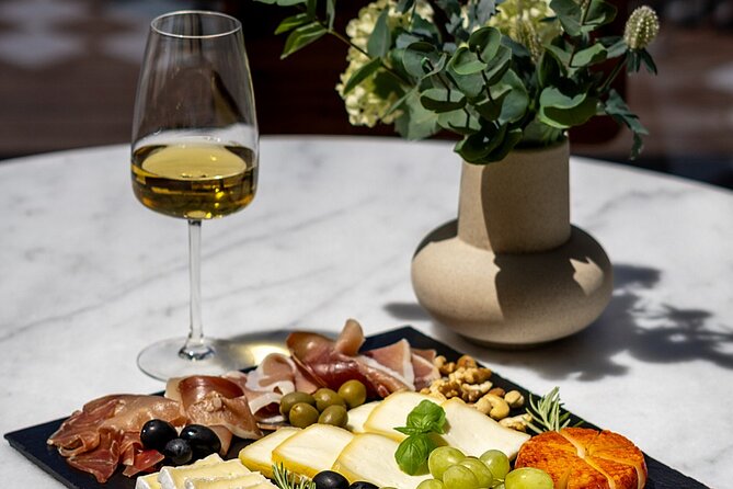 Porto Wine Tasting Experience with Portuguese Tapas Plate - The guide experience: learning without turning into homework