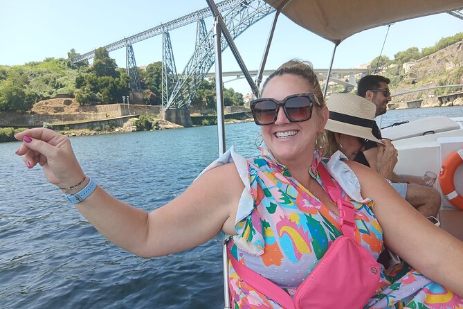Porto:Douro River boat tour under the 6 bridges - English commentary: how the guide experience shapes the cruise