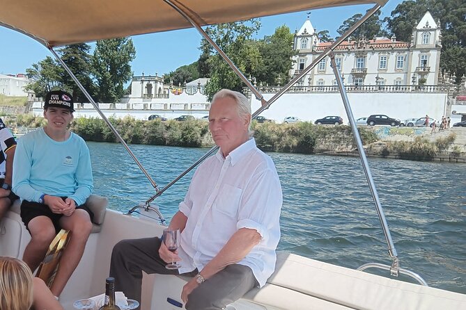 Porto:Douro River boat tour under the 6 bridges - Timing and weather: how to dress for a Porto sunset ride