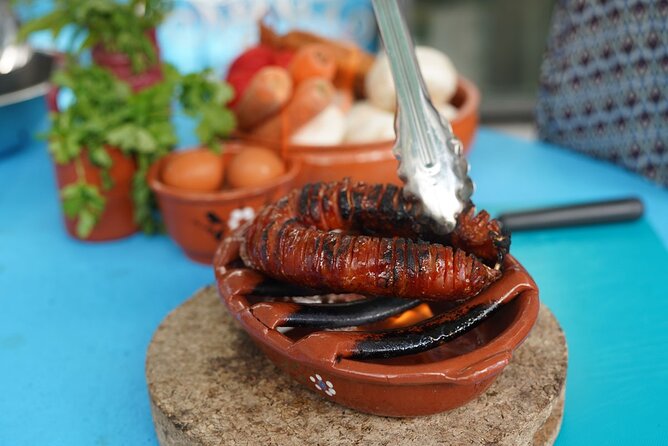 Portuguese flavors in a typical village home - Meeting point in Barcarena: easy to reach, small-group to the core