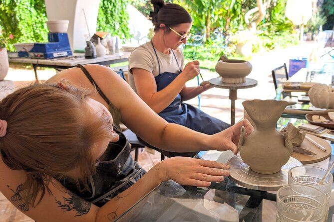 Pottery workshop in the Algarve - Meet the team: Jose Simoes, wheel instruction, and Francisco Simões in English