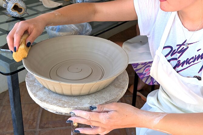Pottery workshop in the Algarve - Practicalities that affect your comfort: group size, language, and who this fits