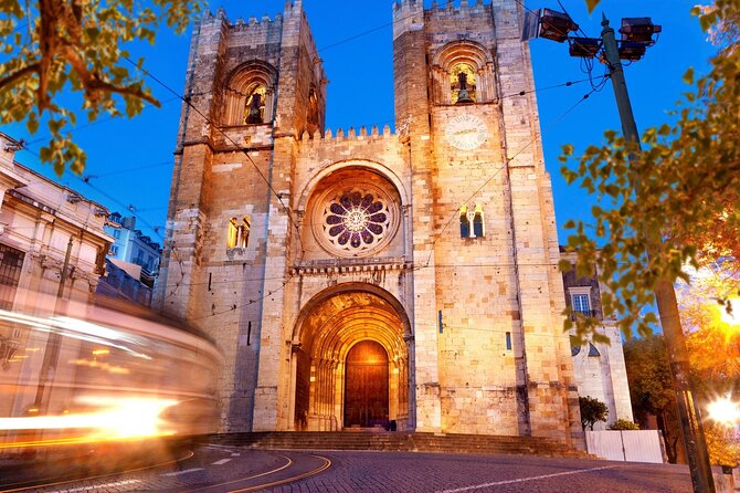 Private 4-Hour Lisbon City Highlights Tour by Tuktuk - São Pedro de Alcântara and Bairro Alto: Views Above, Energy Below