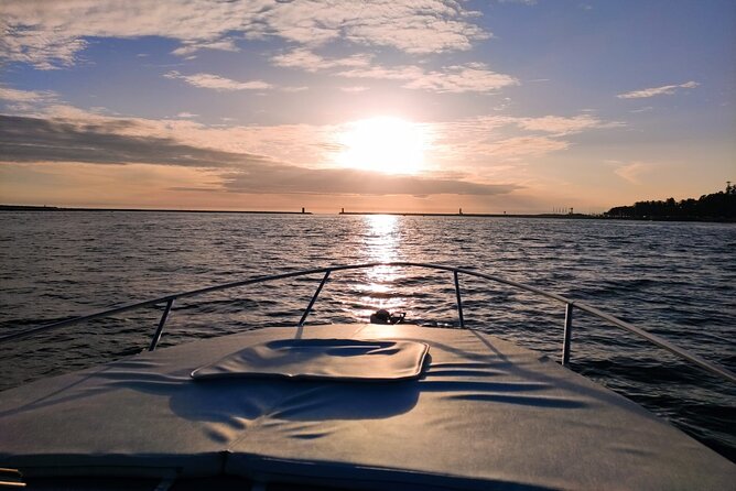Private Boat Tour 6 Bridges and Ribeira option Sunset up to 6px - D. Luís Bridge and Serra do Pilar: The iron-deck star moment