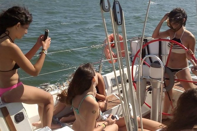PRIVATE BOAT TOUR Lisbon - Key Highlights Worth Your Time