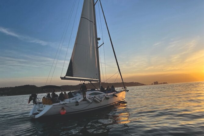 PRIVATE BOAT TOUR Lisbon - Portuguese Wine, Skipper Energy, and On-Board Rules