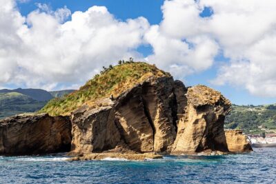 Private boat tour of the islets in Vila Franca do Campo - Island walk on a volcanic formation: what the guide brings to the visit