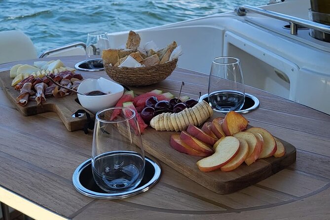Private Douro navigation with local flavors - Private for up to 6: what that changes on the water