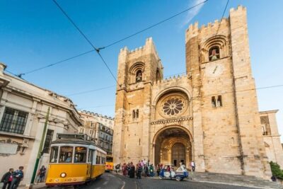 Private Eco Tuk Tuk Tour of Lisbon's Center Essential Landmarks - Your Starting Point at Av. da Liberdade 3 and How the Tour Timing Feels