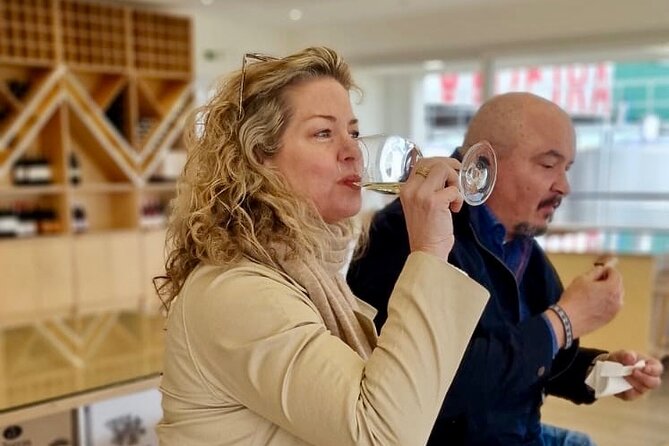 Private Evora Heritage and Alentejo Wine Tour from Lisbon - Winery stop 1: João Portugal Ramos and the idea of Portuguese grapes meeting modern methods