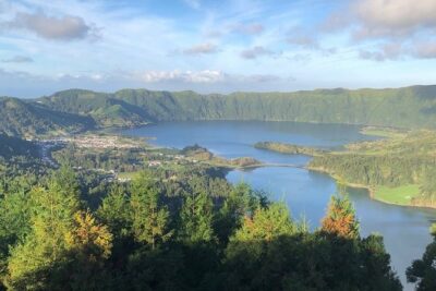 Private Full-Day 4x4 Tour to Lagoa do Fogo & Lagoa das Sete Cidades - Cruising the north ridge of Caldeira das Sete Cidades