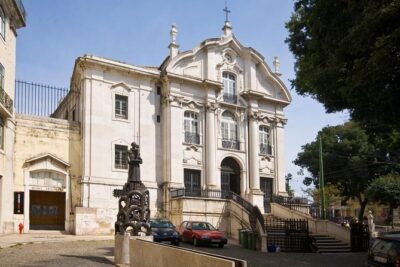 Private guided tour to 7 Colinas and Belém in an electric Tuk Tuk with 4.5 hours. - Rossio and the upslope approach: finding Lisbon’s “seven hills” in real time