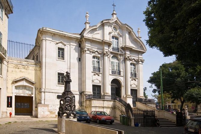 Private guided tour to 7 Colinas and Belém in an electric Tuk Tuk with 4.5 hours. - Rossio and the upslope approach: finding Lisbon’s “seven hills” in real time