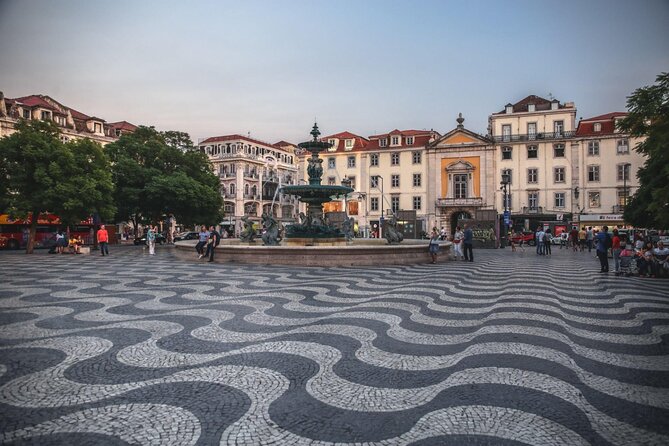 Private Guided Walking Tour in Lisbon - Palácio Belmonte: a quieter pause with big “style” energy