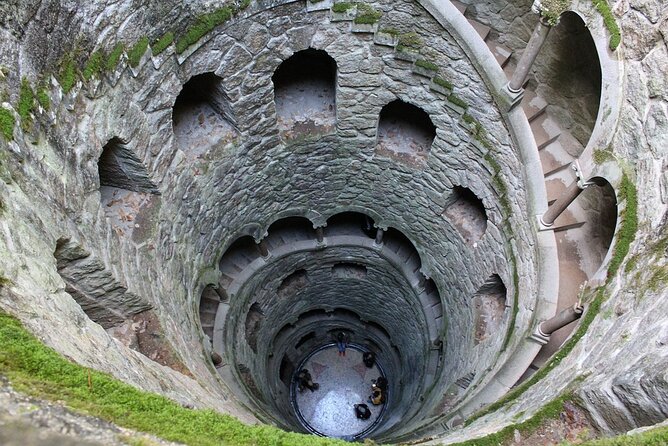 Private Half Day - The Majestic Pena Palace & Sintra - Sintra historic center: free time and pastry strategy