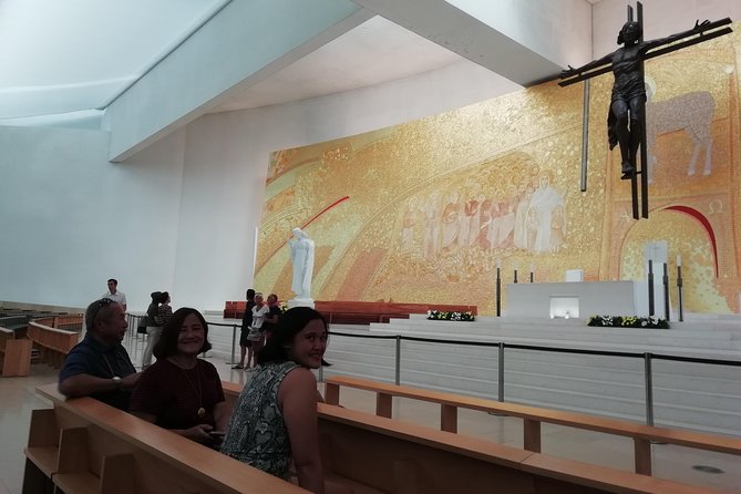 Private Half Day Tour to Fatima from Lisbon - Stop 3: Basilica of the Holy Trinity and Its Different Altars