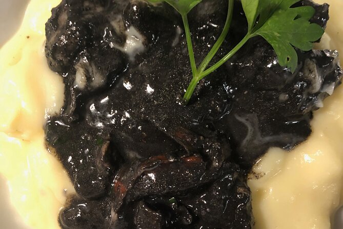 Private Portuguese Cooking and Wine Experience in Porto - Eating Together: The Best Part Is the Table Time