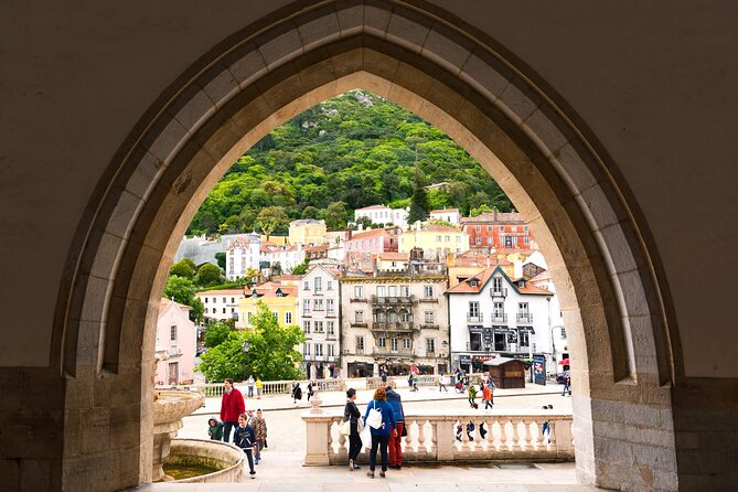 Private: Quinta da Regaleira & Sintra Historic Center Guided Tour - Meeting up at Regaleira: timing, flags, and what to expect