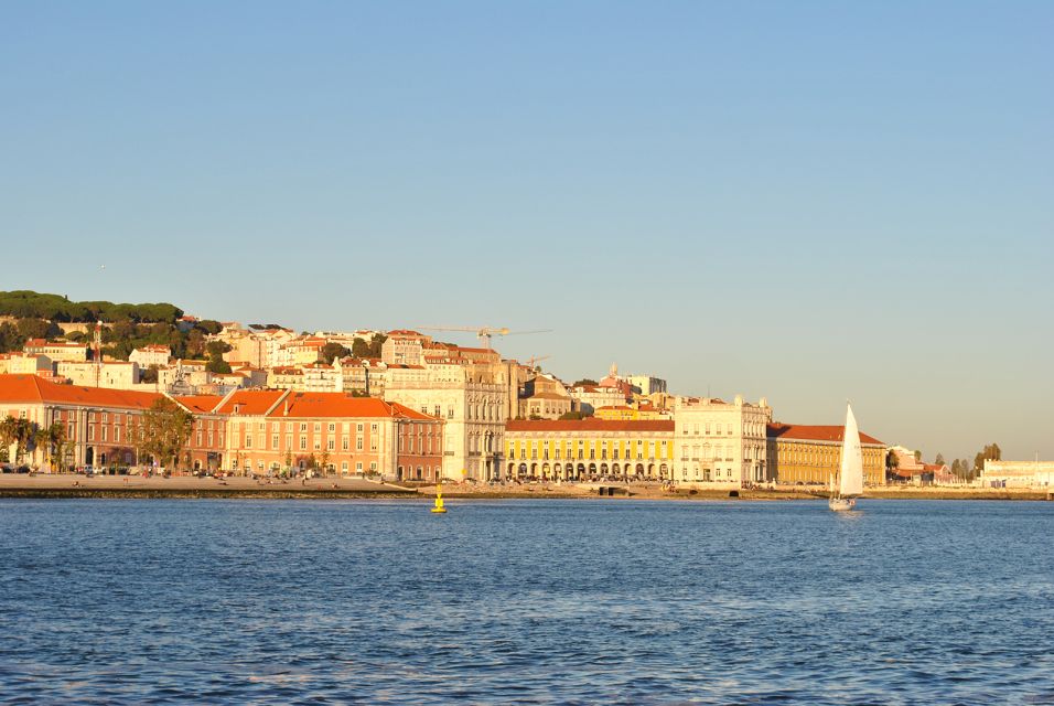 Private Romantic cruise with sparkling wine- 2-Hour- Lisbon - Who this cruise suits best (and who should skip it)