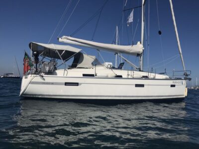 Private Romantic cruise with sparkling wine- 2-Hour- Lisbon - Sparkling wine + timing help for proposals and anniversaries